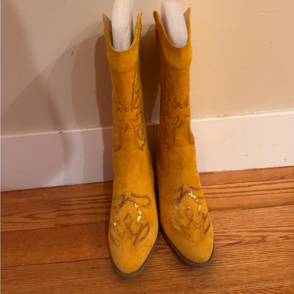Yellow cowboy boots Women's.